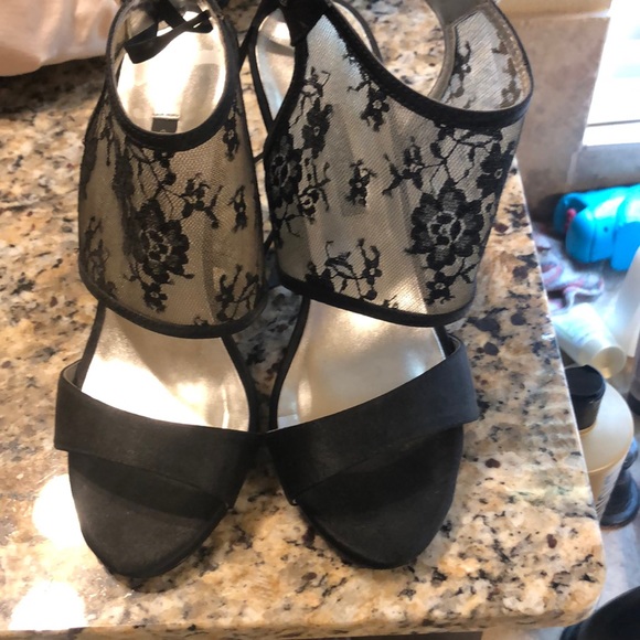 Heels - Picture 2 of 4